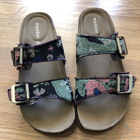 MADDEN GIRL New condition sandals size 6.5 - Picture 3 of 6